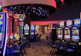 Antarmuka beranda aplikasi FFWS Indonesia surga888 menampilkan permainan slot live dealer dan acara olahraga langsung